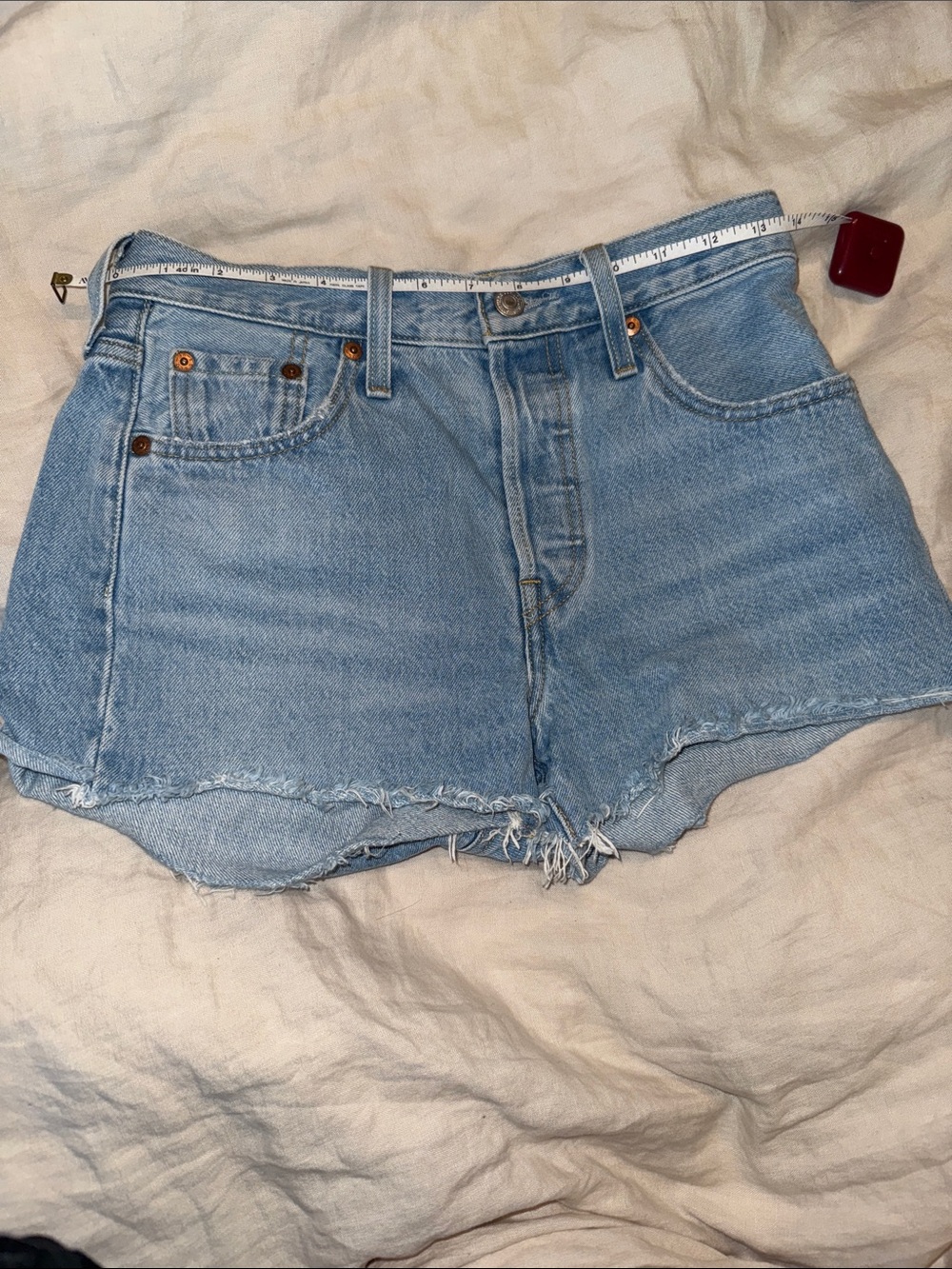 Levi 501 shorts size 25